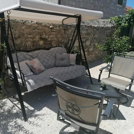 Ruza Vjetrova 아파트 포스티라